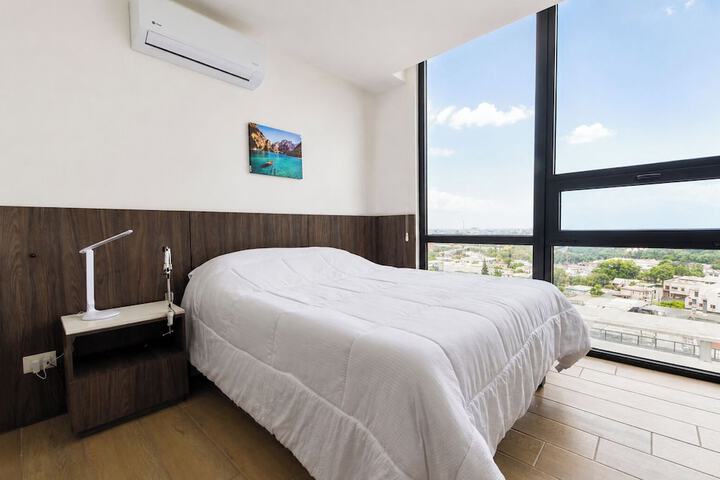 Room 20 of 102