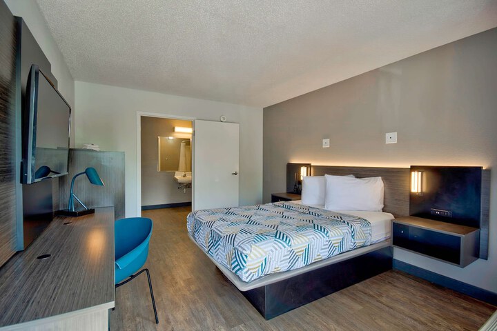 Double Bed Accessible (3 of 11)