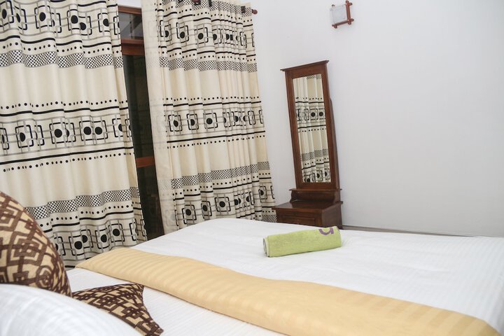 Room 9 of 27