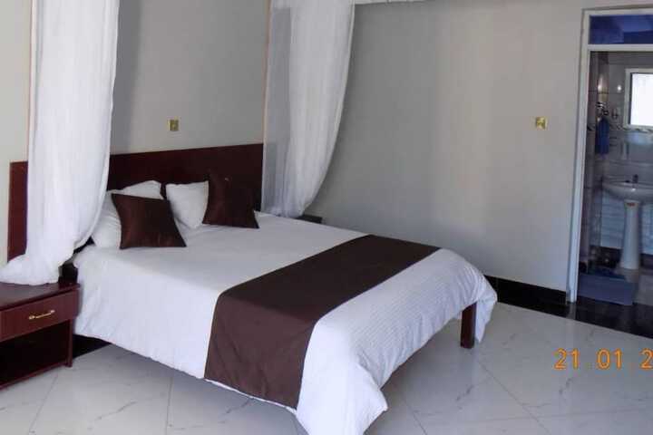 Room 2 of 7