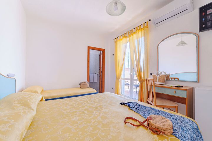 Room 4 of 63