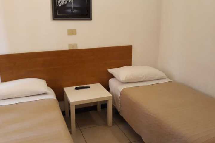 Room 10 of 34