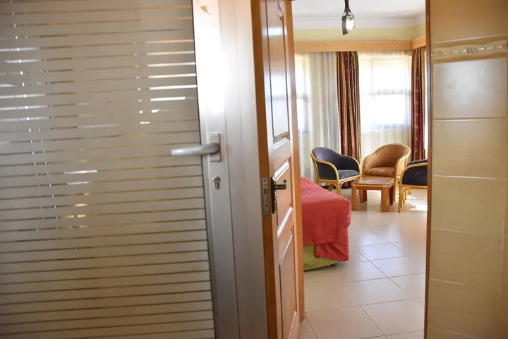 Room 5 of 17