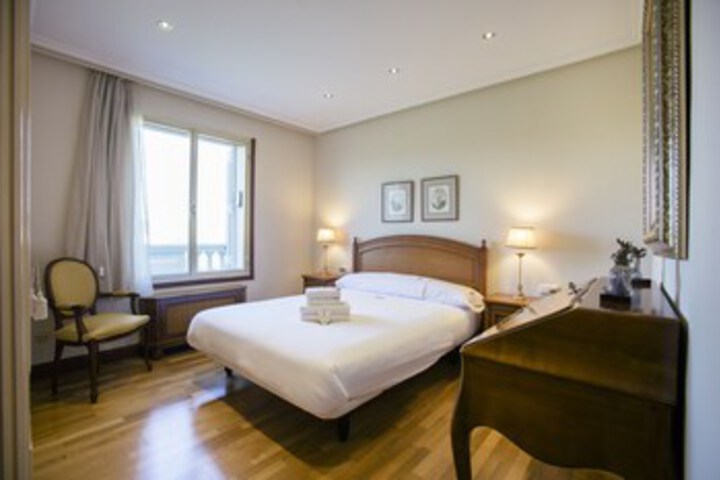 Room 9 of 14