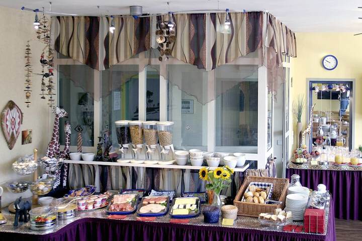 Breakfast/Coffee Service 24 of 33