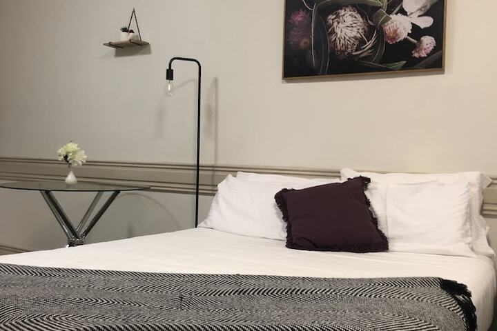Room 9 of 33