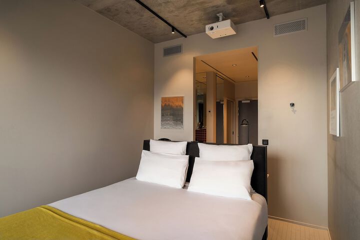 Room 16 of 46