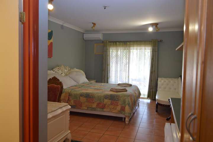 Room 9 of 23