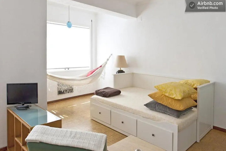 Room 5 of 9