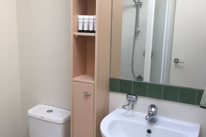 Room 6 of 65