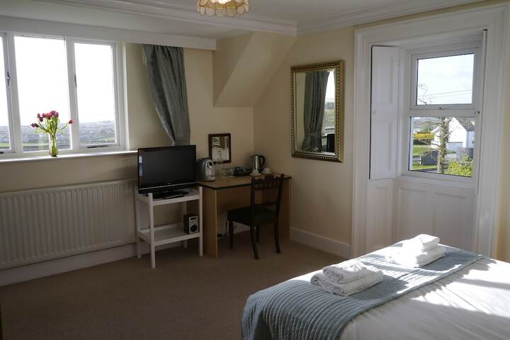 Room 9 of 28