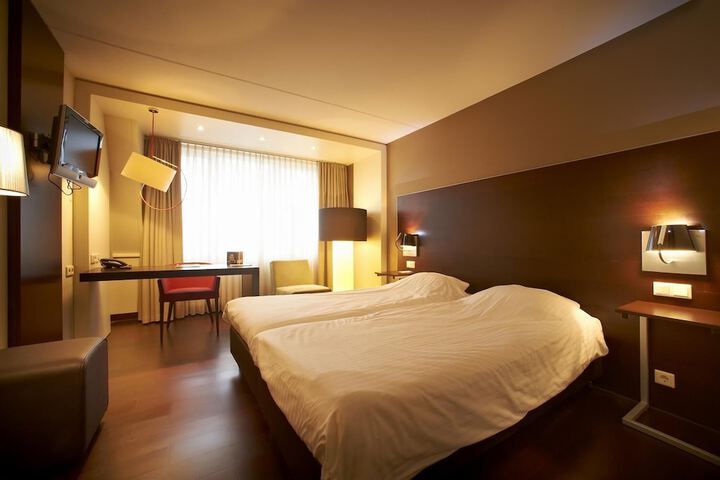 Room 19 of 74