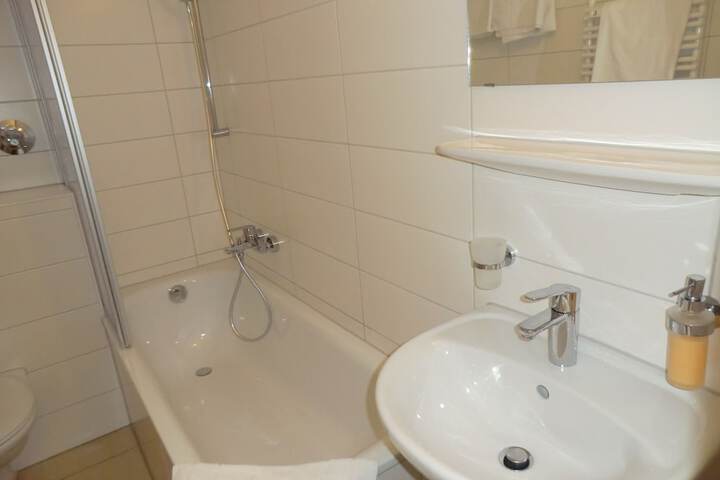 Room 15 of 24
