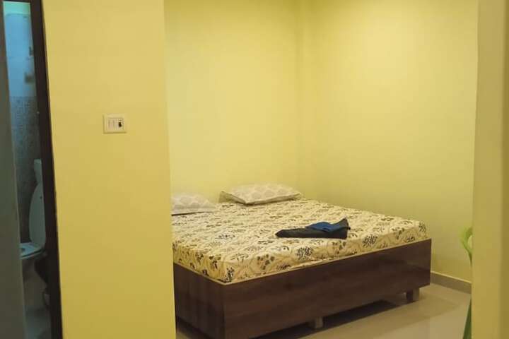 Room 7 of 12