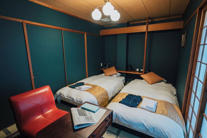 Room 47 of 106