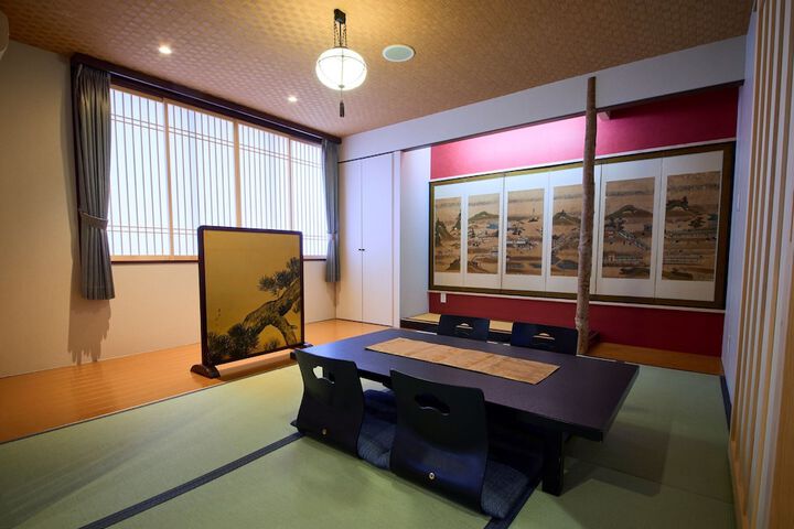 Room 27 of 42
