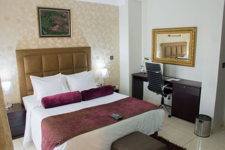 Room 12 of 37