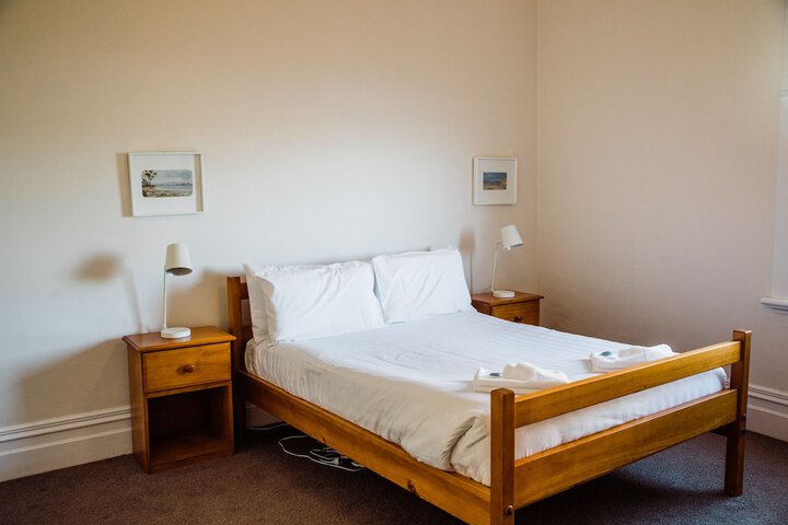 Room 4 of 179