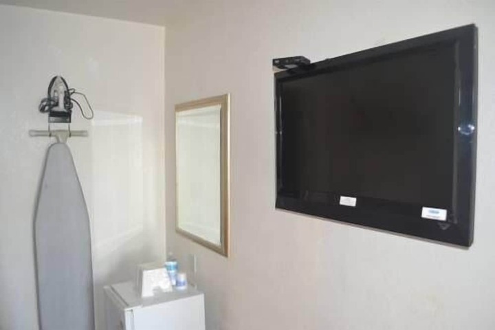 Room 8 of 18