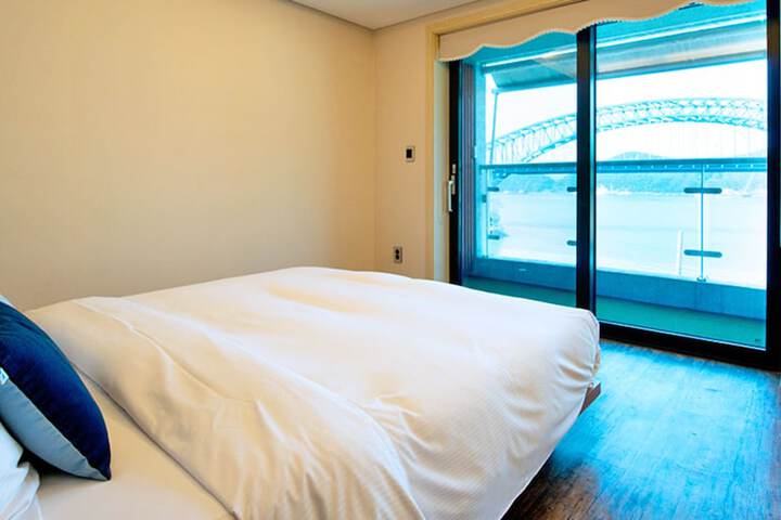 Room 27 of 74