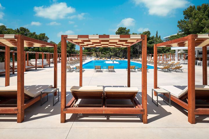 Hotel with Pool