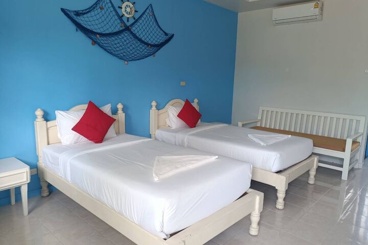 Room 4 of 135