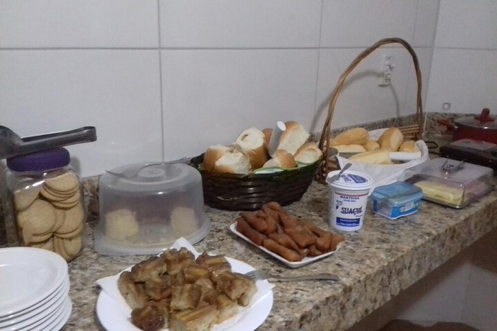 Dining 8 of 16