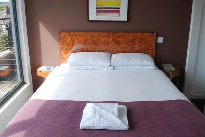 Room 6 of 23