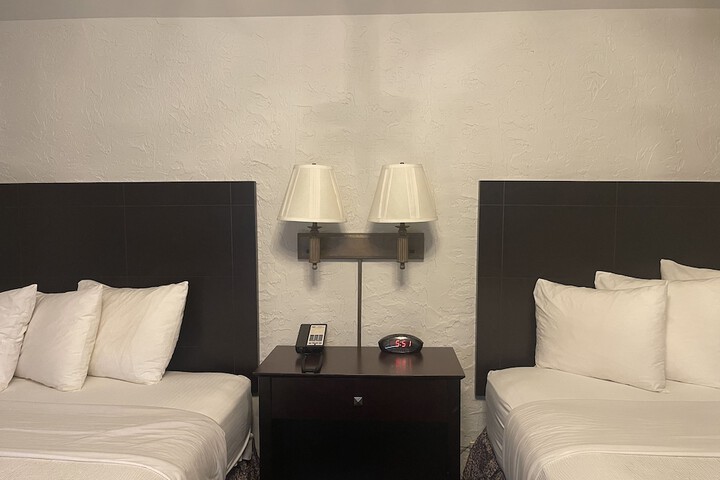 1 Queen Bed Deluxe Room (30 of 32)
