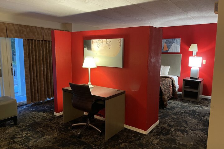 Basic Studio Suite King Bed (2 of 14)