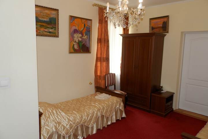 Room 41 of 49
