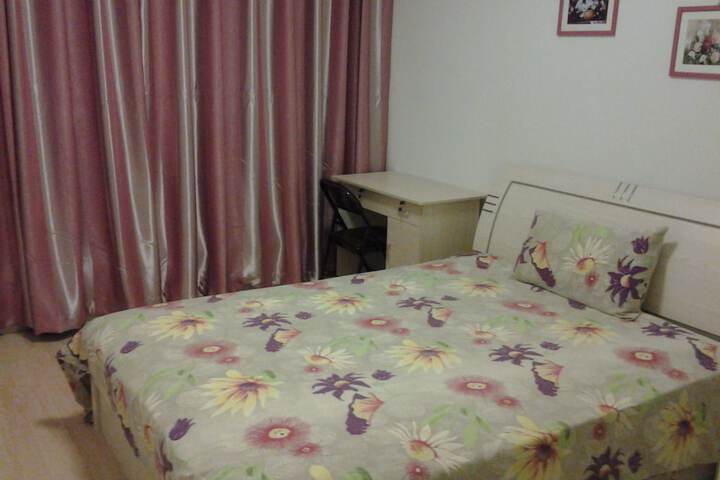Room 9 of 18