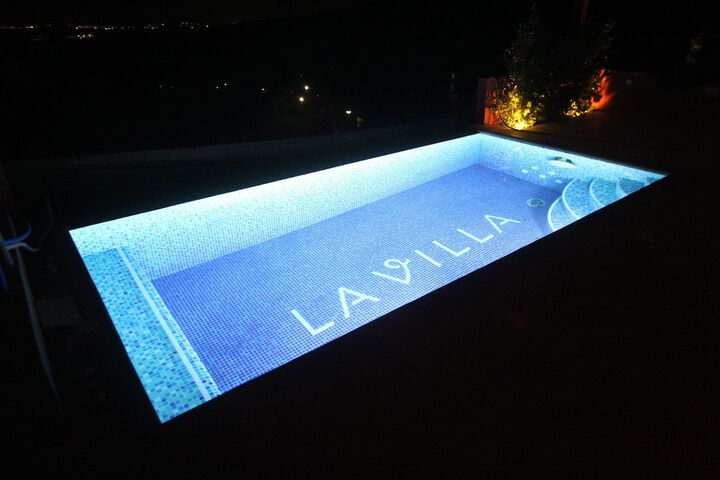 Pool 10 of 14