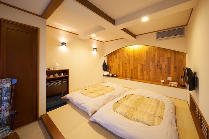 Room 9 of 33