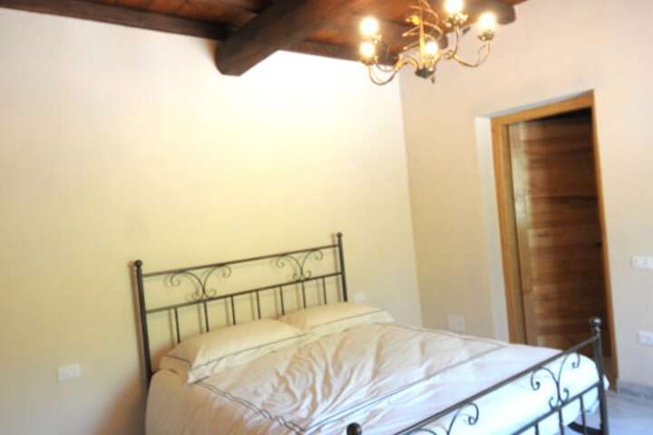 Room 9 of 34