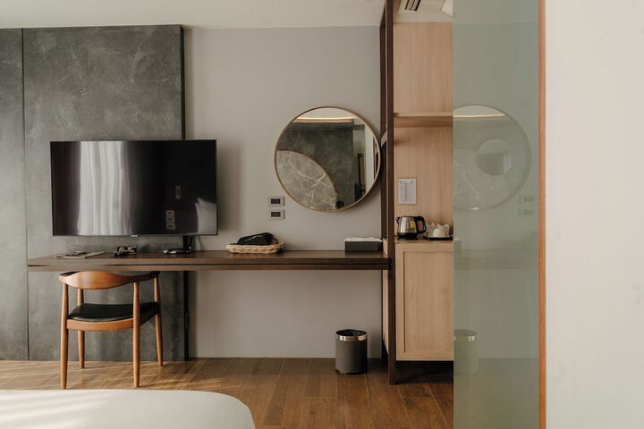 Room 8 of 216