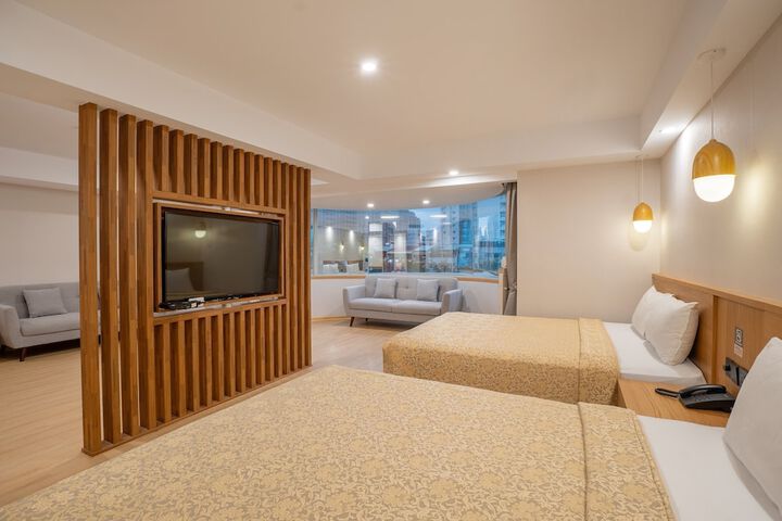 Room 2 of 39