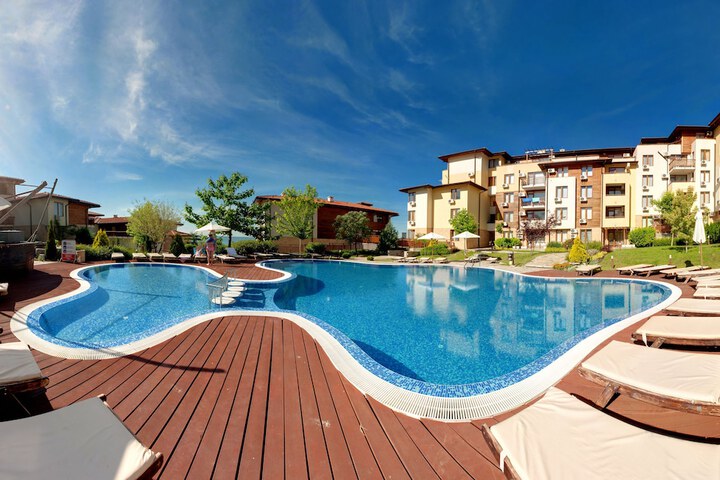 Pool 140 of 209
