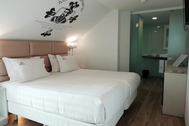 Room 25 of 53