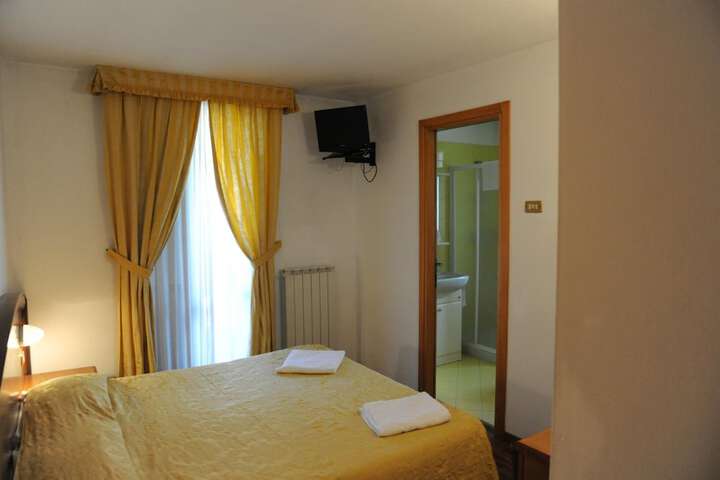 Room 10 of 21