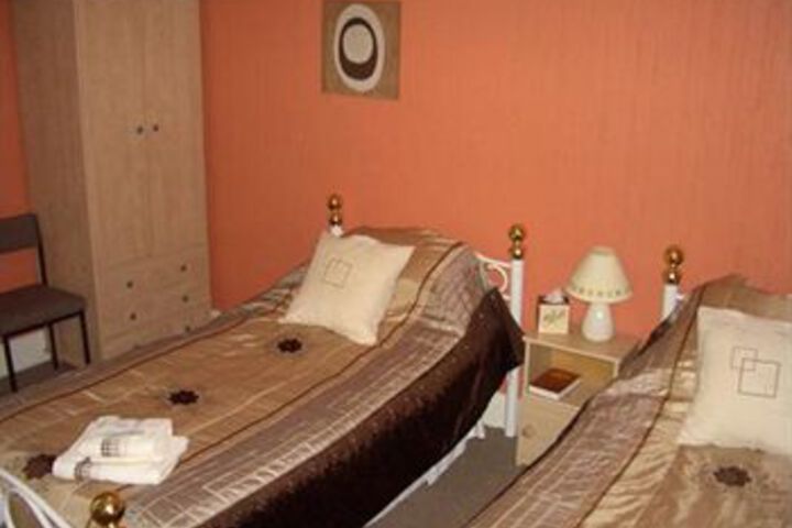Room 3 of 10