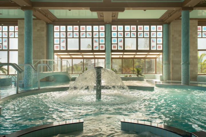 Hotel Pool