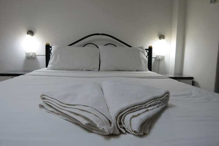 Room 6 of 16