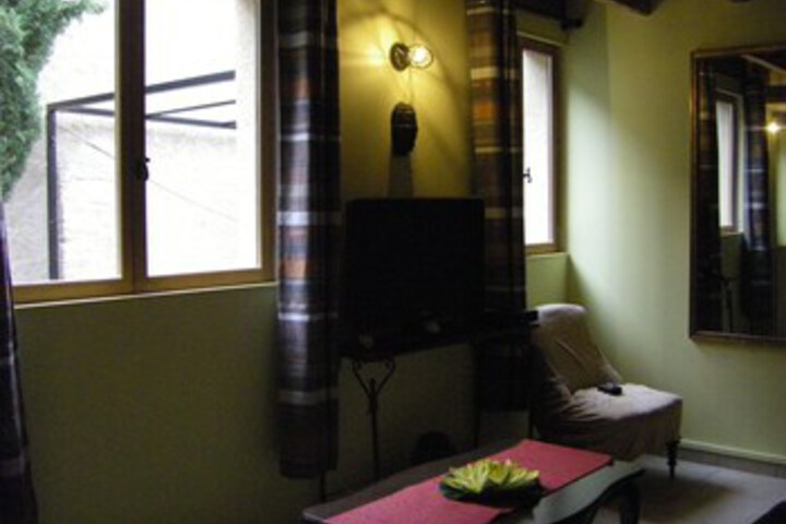 Room 3 of 9