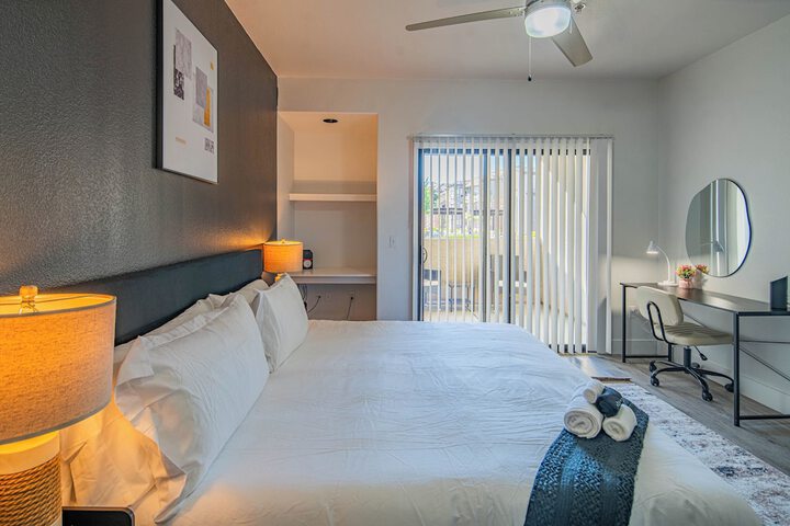 Room 34 of 193