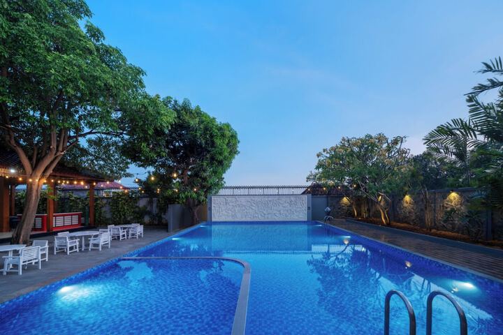 Pool Hotel