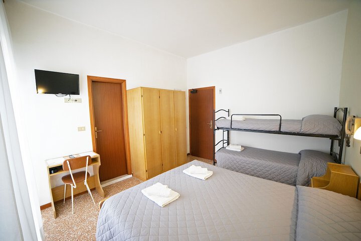 Room 27 of 71