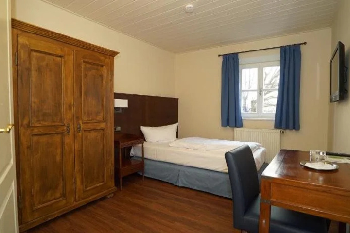Room 2 of 15