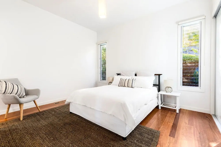 Room 2 of 10