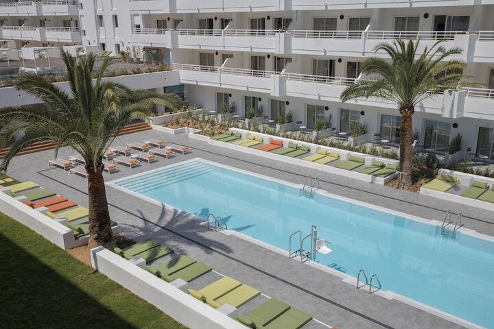 Hotel Pool